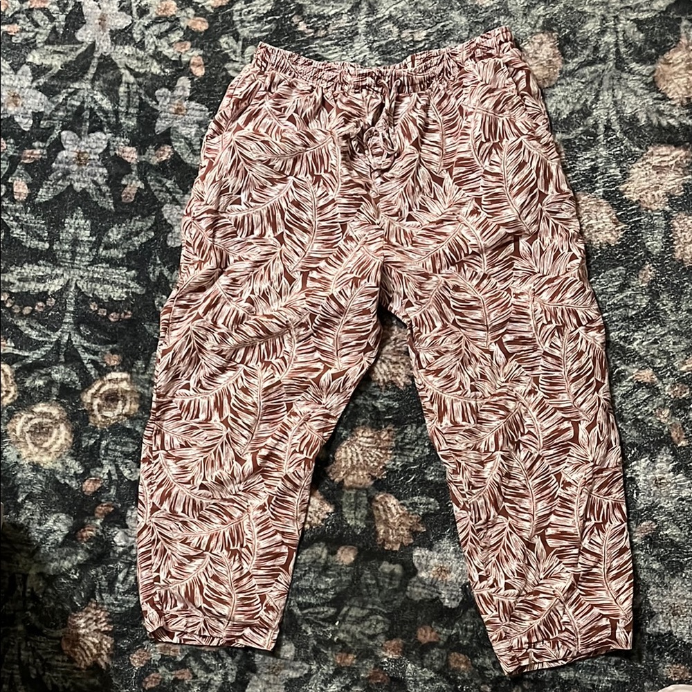Wild Fable Red and White Leaf Print Pants